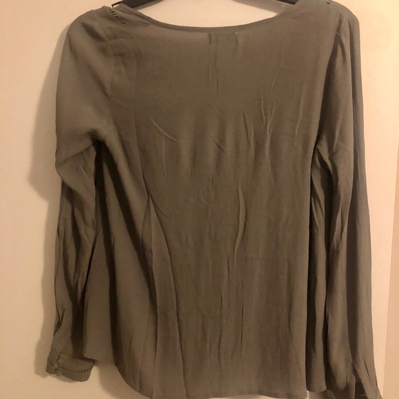 NWT Tobi REBECKA OLIVE TIED BLOUSE - Picture 6 of 7